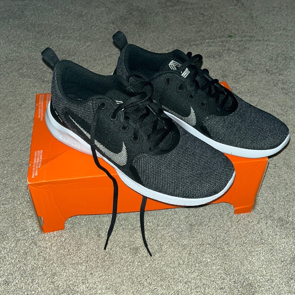 Nike Flex women’s sneakers
